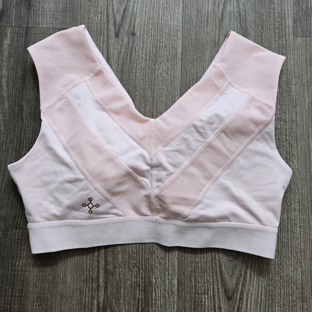Seamless Light Pink V-Neck Sports Bra - Supportive Comfort
